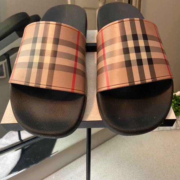 Burberry slides - Picture 4 of 4